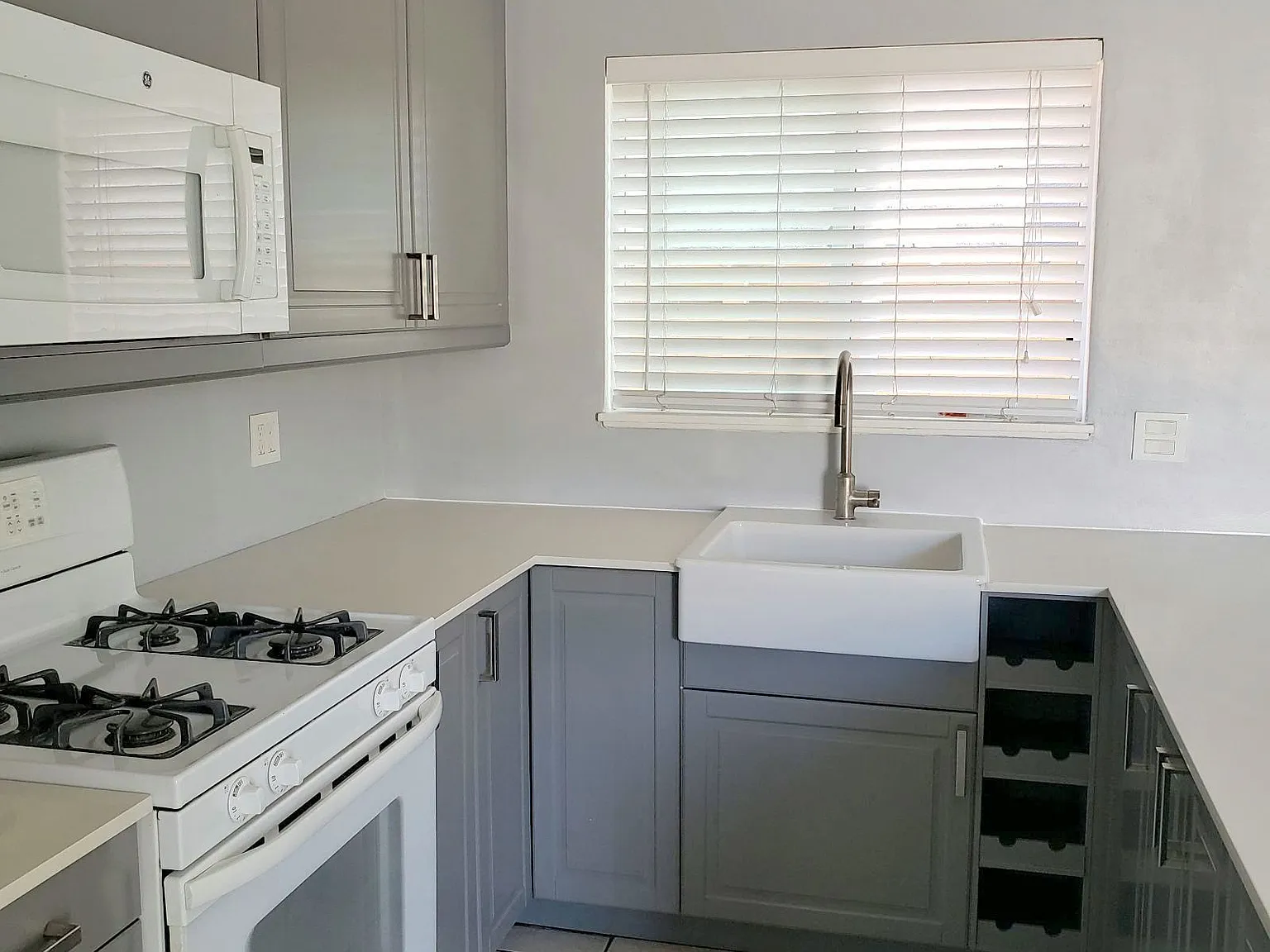 2 bed, 900 sqft, $3,000 — Photo 1