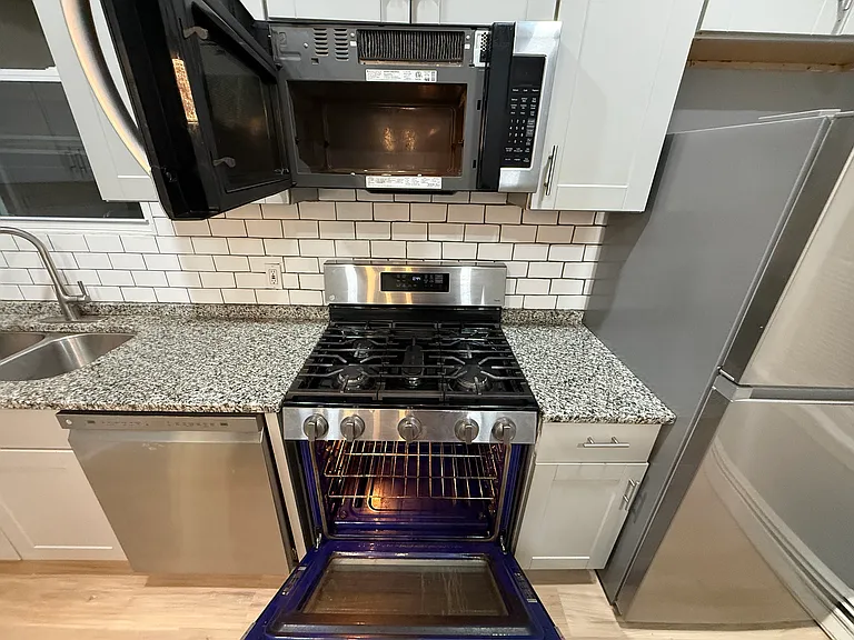 249 Orms St #I — Photo 8