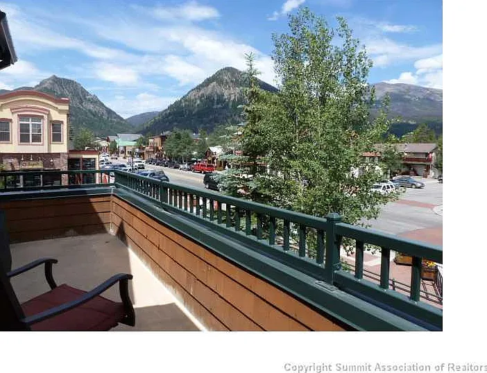 400 Main St #203 — Photo 2