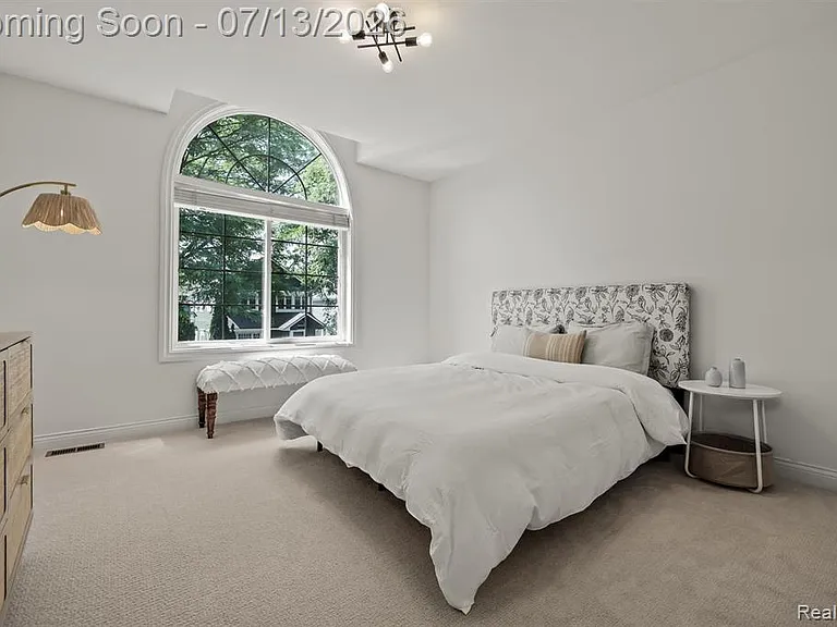 1049 Chapin Ave — Photo 28