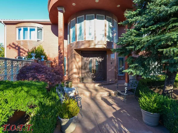 2759 Whitman Dr, Brooklyn, NY 11234