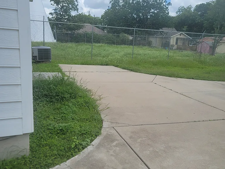 203 Pecan St #B — Photo 24