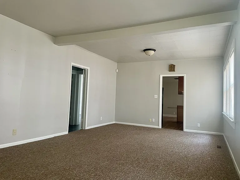 720 S Hickory St — Photo 13