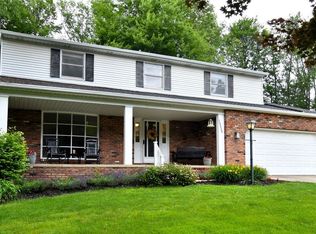 13525 Strathmore Dr, Valley View, OH