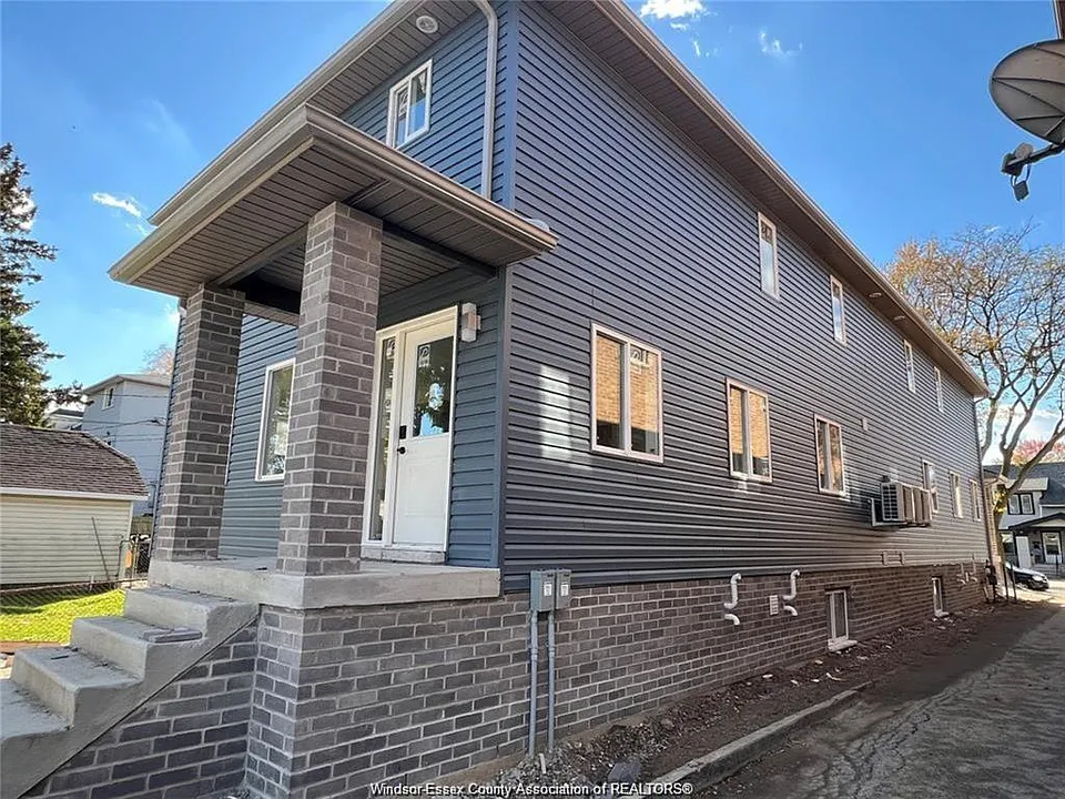 348 Campbell Ave #B