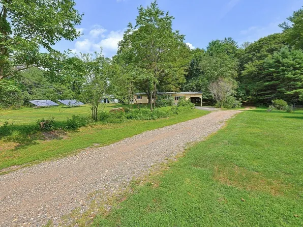 1075 W Brookfield Rd, New Braintree, MA 01531