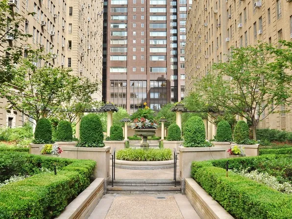 353 West 56th Street image 10 of 14