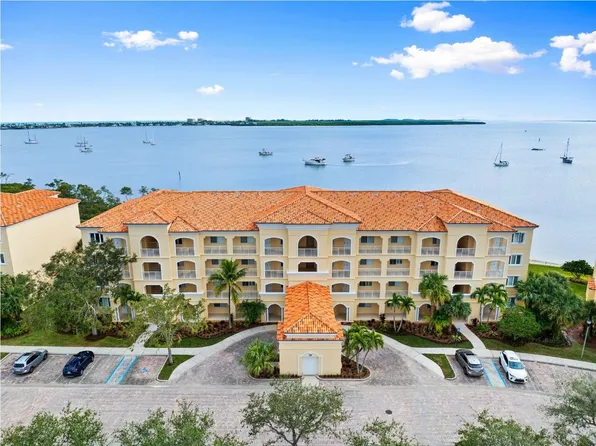 29 Harbour Isle Drive #203, Fort Pierce, FL 34949