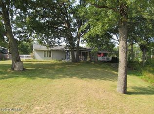 1037 S Maple Island Rd, Muskegon, MI 49442