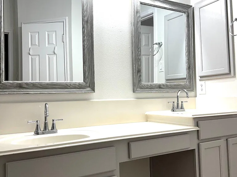 2502 N Yorkchase Ln — Photo 19