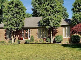8906 Middle Pointe Rd, Broeck Pointe, KY 40241