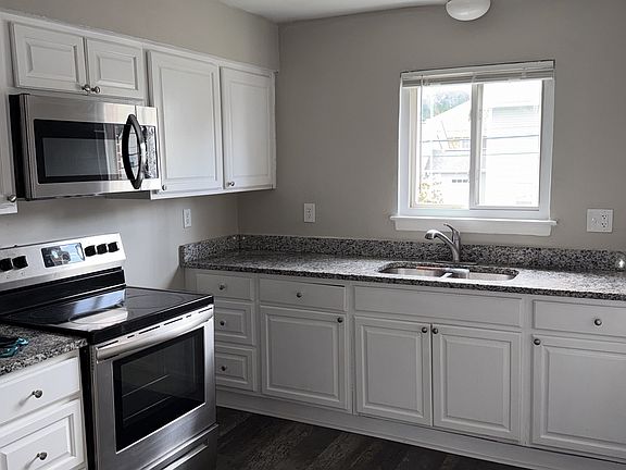 5th image of 121 W 32nd St APT 2