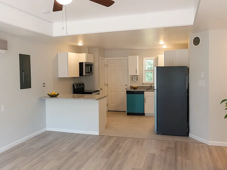 5182 Skyline Dr — Photo 3