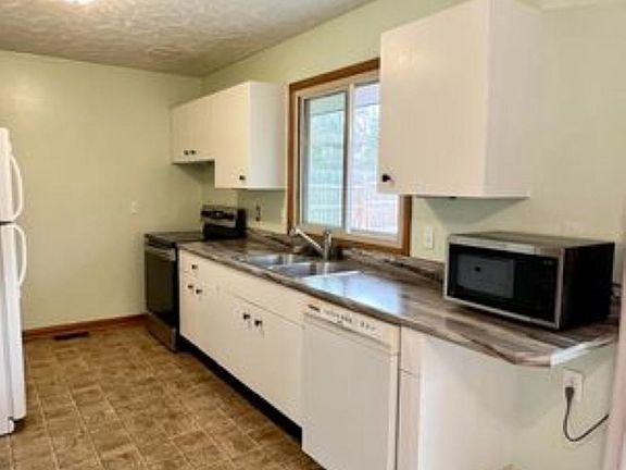 4th image of 1810 Broadmoore Dr