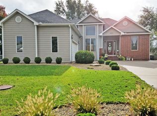 1217 E Rainbow Dr, Towanda, KS 67144