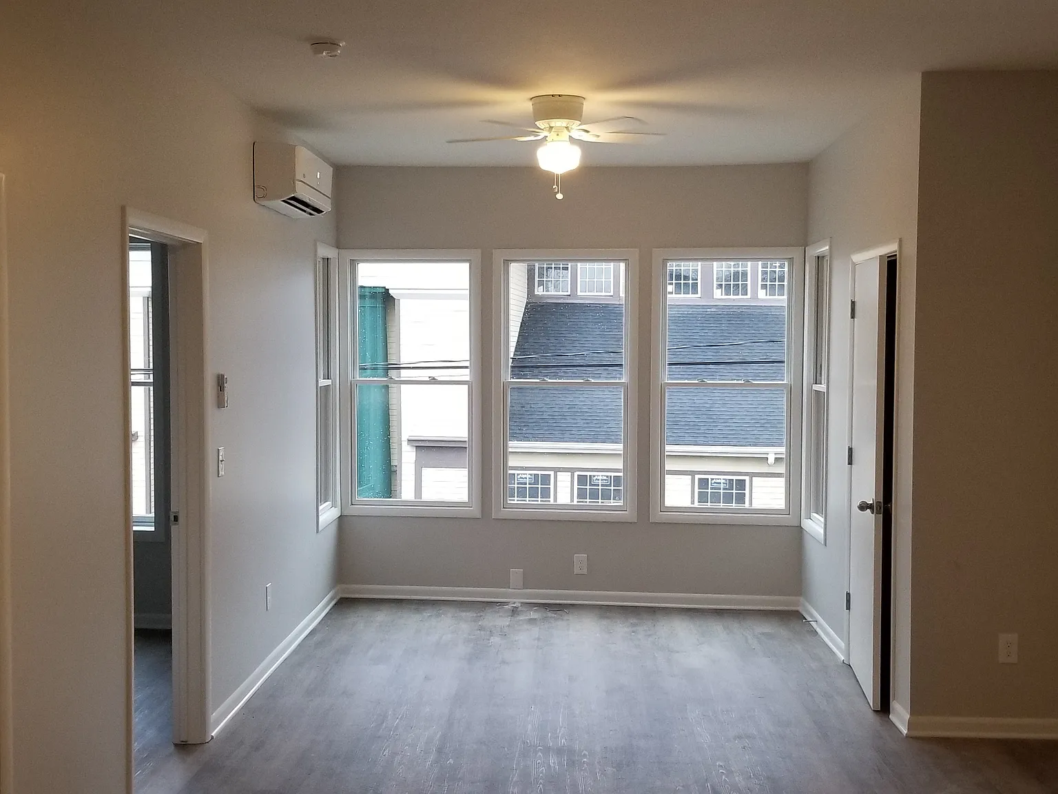 2 bed, 800 sqft, $1,050 — Photo 2