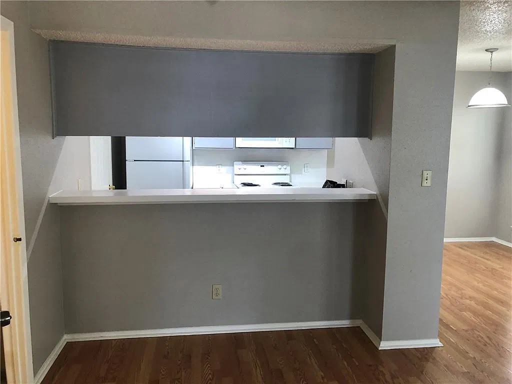 2 bed, 1.5 bath, 1004 sqft, $1,825 — Photo 4