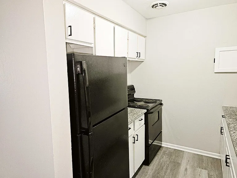 Avery Apartments — Photo 2