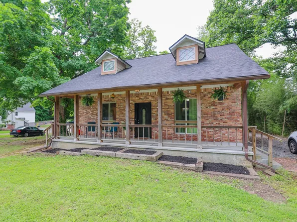 5223 Benton Rd, Paducah, KY 42003