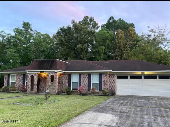 2107 University St, Gautier, MS 39553