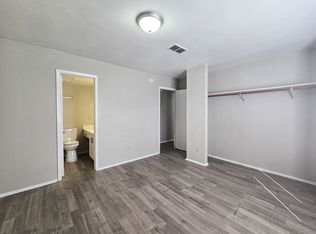 398 Duroux Rd APT B, La Marque, TX 77568