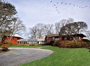 10 Sloanes Ct, Port Washington, NY 11050