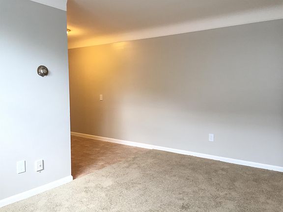 2nd image of 307 Pearl St APT 10