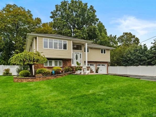 3 Farmstead Road, Commack, NY 11725