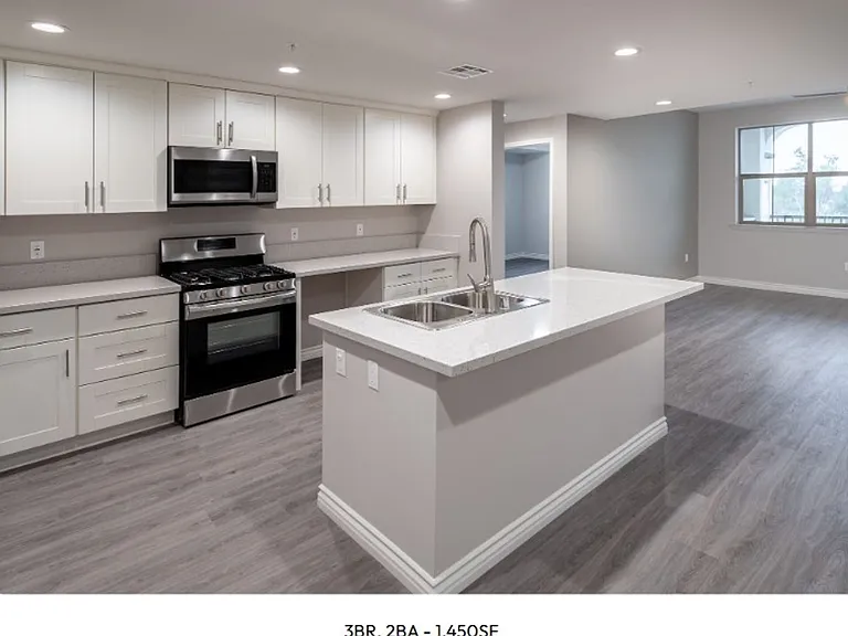 Centerpointe at Market Apartments - 3145 Market Street Riverside CA 92501 — Photo 40