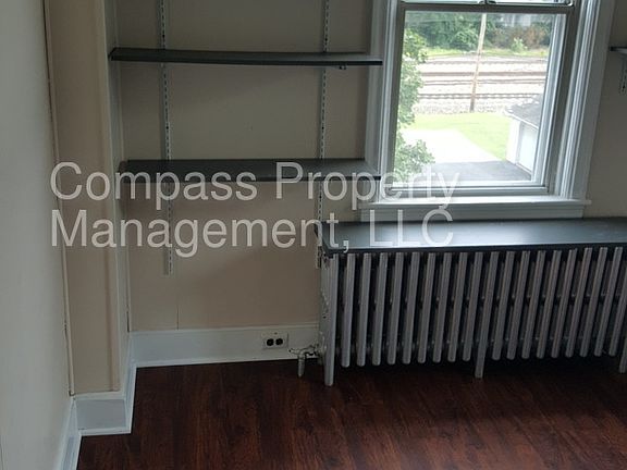 4th image of 410 Main St #B