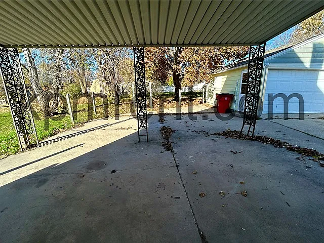 2113 Oakland Avenue East - 1 — Photo 3
