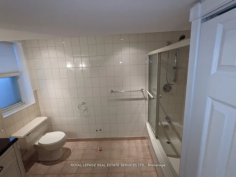 1602 Lincolnshire Blvd — Photo 23