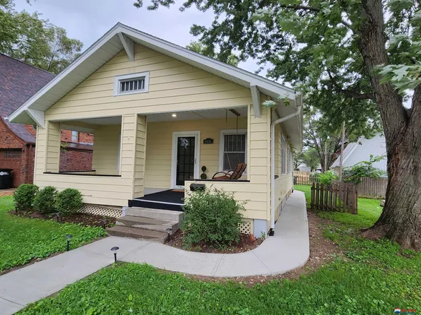 4689 Mayberry St, Omaha, NE 68106