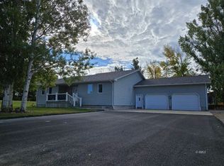 8 Green Acres Dr, Miles City, MT 59301