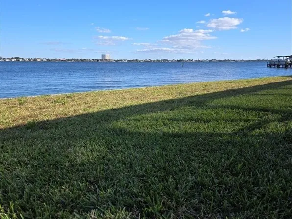 1750 Sandy Cir, Cape Coral, FL 33904