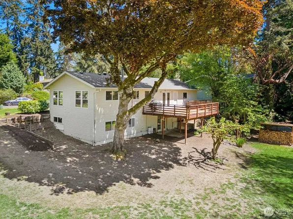 711 Eagle Cliff Rd NE, Bainbridge Island, WA 98110