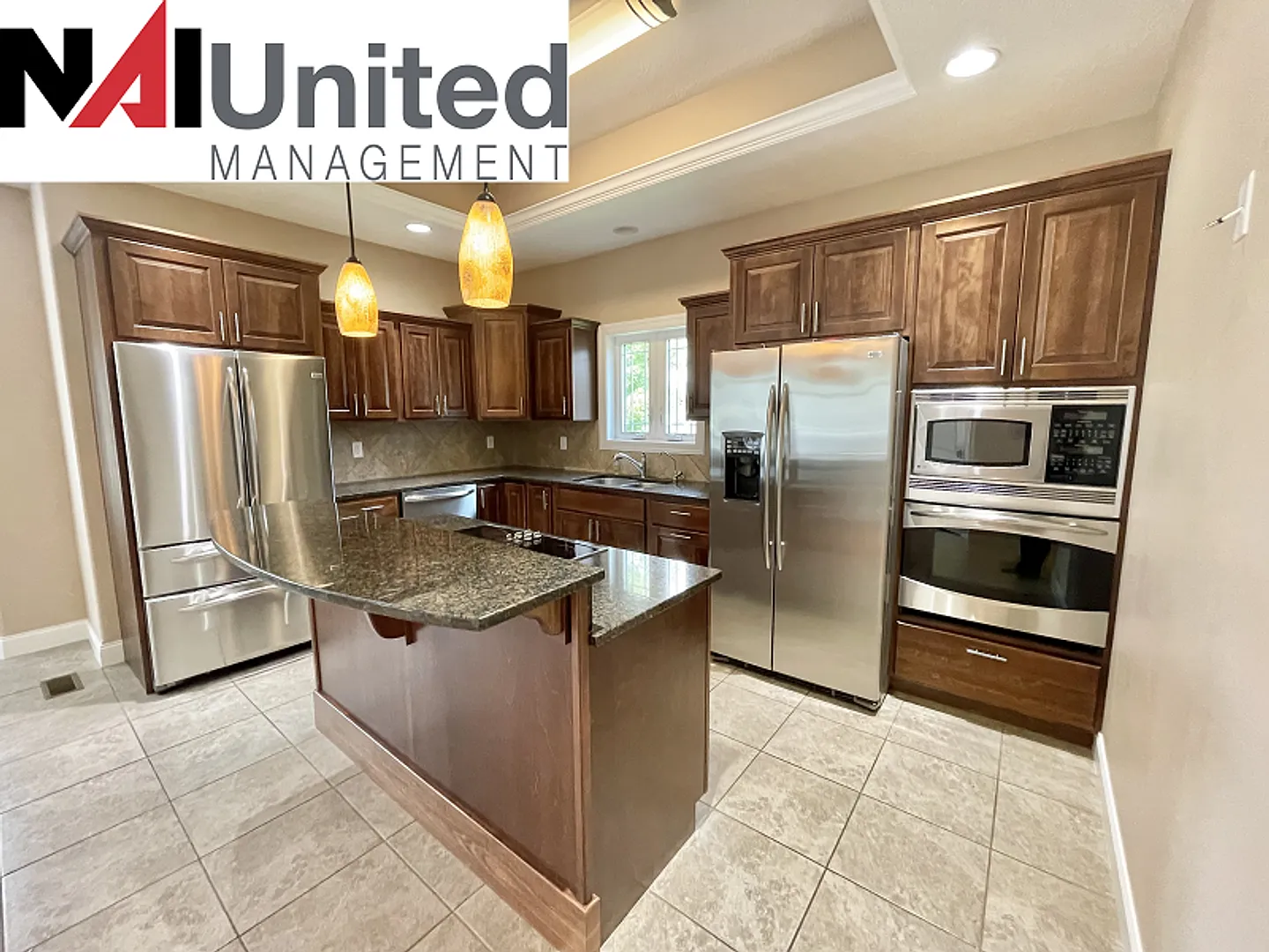6 bedroom, 4 bathroom, 3 car garage home — Photo 4