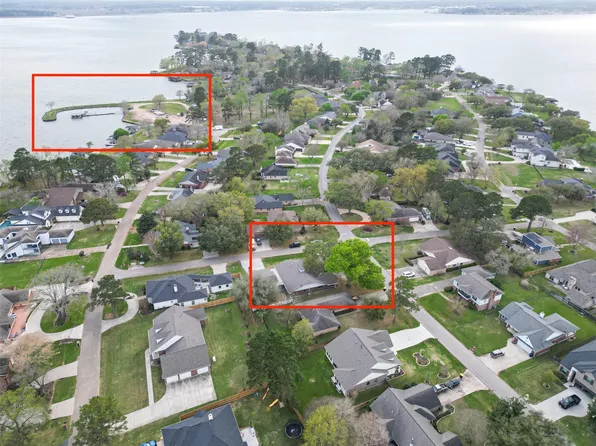 9818 Twin Shores Dr, Willis, TX 77318