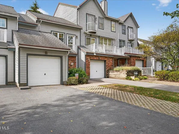 22 Lakeview Road, Saratoga Springs, NY 12866