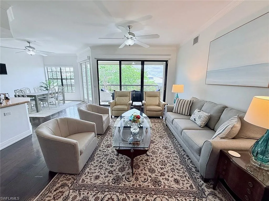 4 bed, 4.5 bath, 2930 sqft, $10,000 — Photo 2