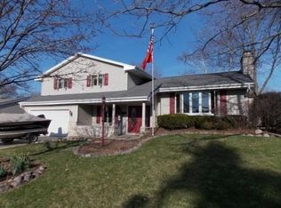 W174N9482 Devon Wood Rd, Menomonee Falls, WI 53051