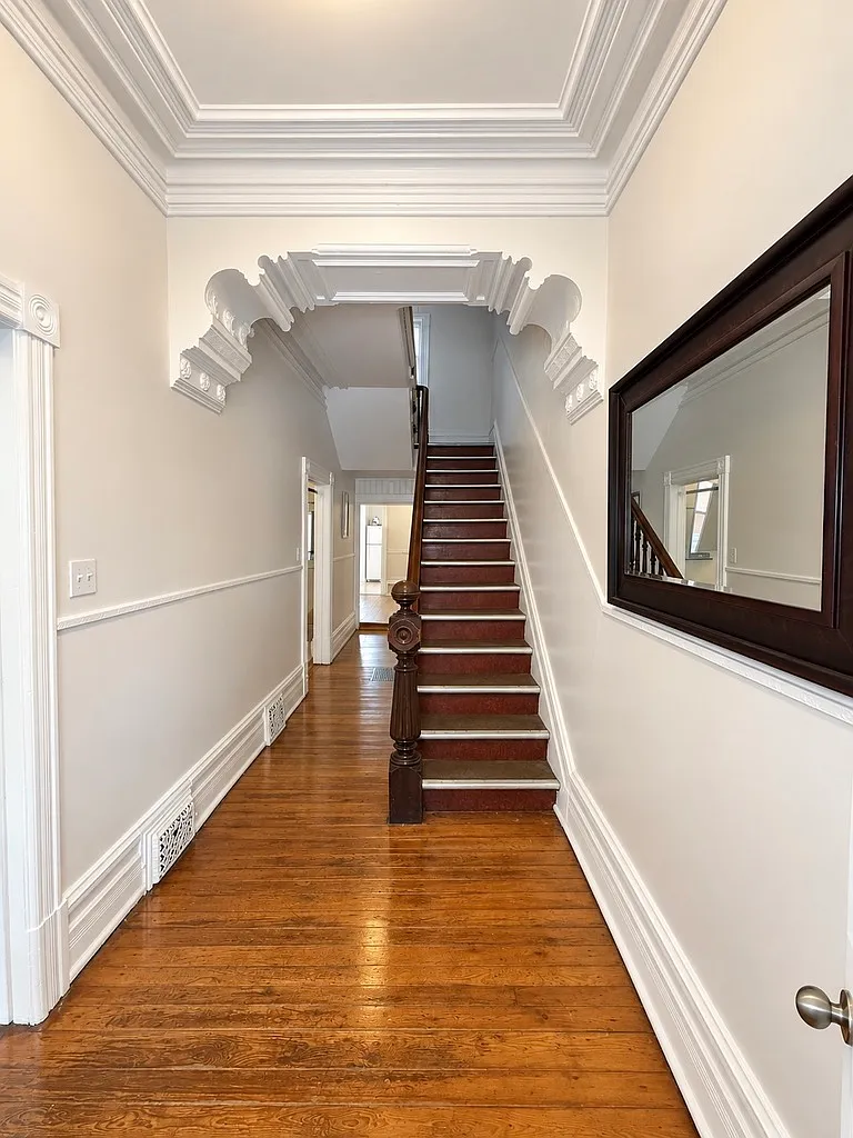 417 Lisgar — Photo 2