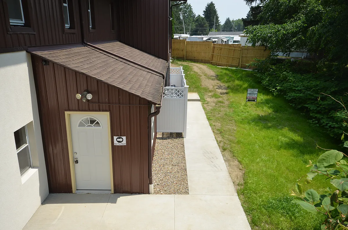 Building Photo - 884 Canton Rd #2