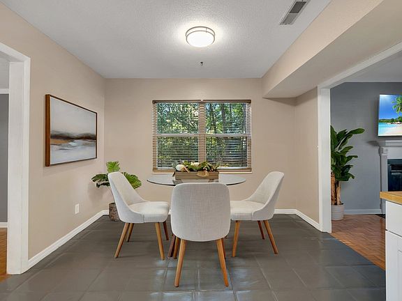 5th image of 1117 Carissa Dr