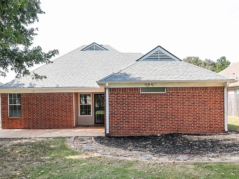1262 Breezy Valley Dr — Photo 16
