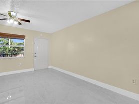 2560 W 60th St, Hialeah, FL