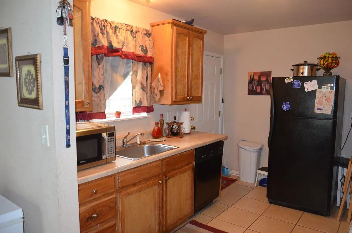 806 S Charles Street — Photo 2