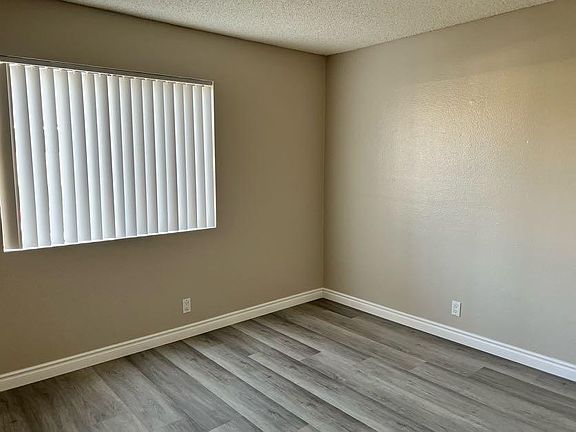 3rd image of 16414 Merrill Ave