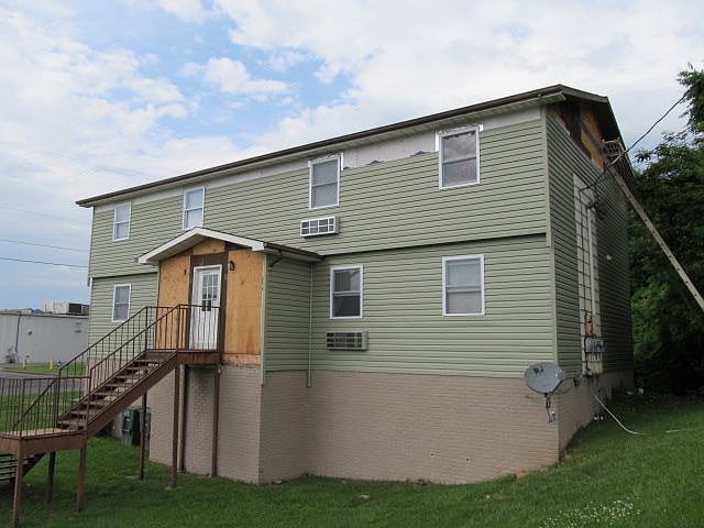 2nd image of 627 W C St APT 2