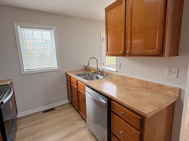 111 Bowman St #111 — Photo 4